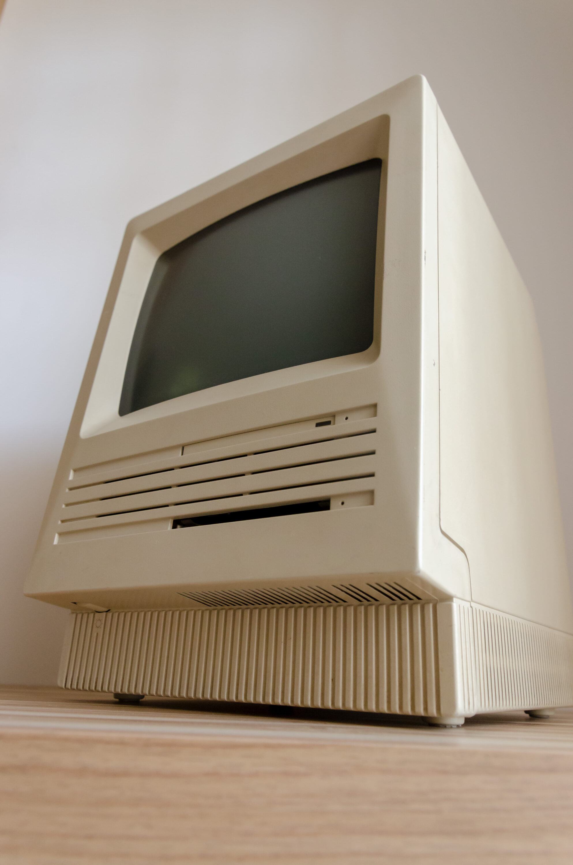 sehr alter und antiker Macintosh Computer